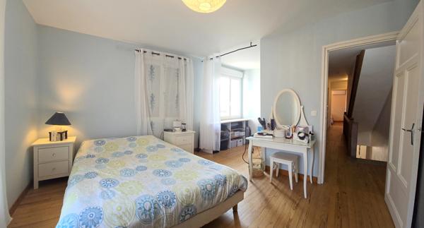 Beaumont-de-Lomagne : maison 113 m², trois chambres + appartement + entrepôt 206 m² + local 62 m², patio, jardin - toute commodités à pied !