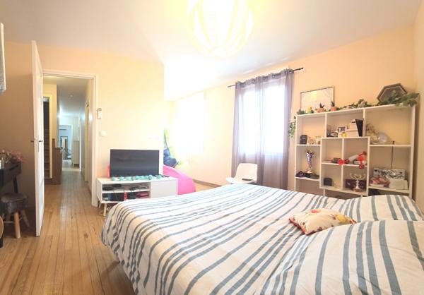 Beaumont-de-Lomagne : maison 113 m², trois chambres + appartement + entrepôt 206 m² + local 62 m², patio, jardin - toute commodités à pied !