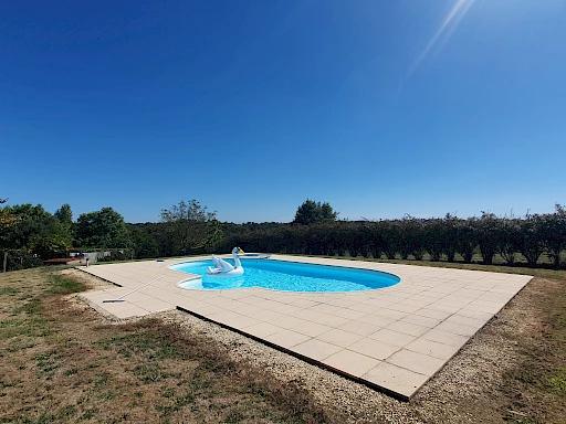 MAISON 4 Chambres sur 1 Hectare MAISON 4 Chambres sur 1 Hectare