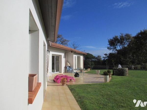 PORNIC, entre le Pont du Clion et le Val St Martin, maison de famille de plain pied d'environ 213 m²