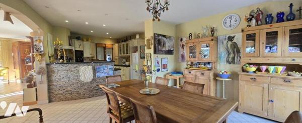 PORNIC, entre le Pont du Clion et le Val St Martin, maison de famille de plain pied d'environ 213 m²