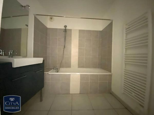 Appartement à louer 3 pièces 61.86m² Arles (13200)