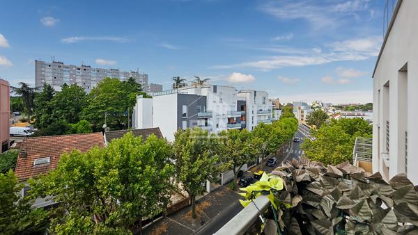 Appartement Noisy Le Sec / Montreuil 3 pièces avec terrasse et balcon de 68.46 m2