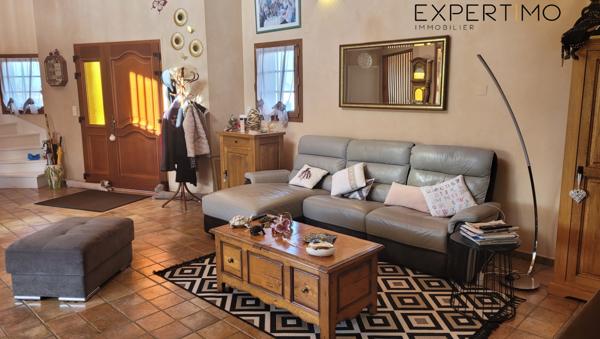 Chasseneuil-du-Poitou (86360) Belle demeure de 190 m² habitables avec suite parentale au rez de chaussée à 2 minutes du FUTUROSCOPE.