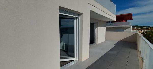 30.GARD.NIMES. Magnifique appartement de 69 m² avec terrasse de  42 m² dans résidence hautement sécurisée quartier Hoche