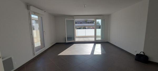 30.GARD.NIMES. Magnifique appartement de 69 m² avec terrasse de  42 m² dans résidence hautement sécurisée quartier Hoche