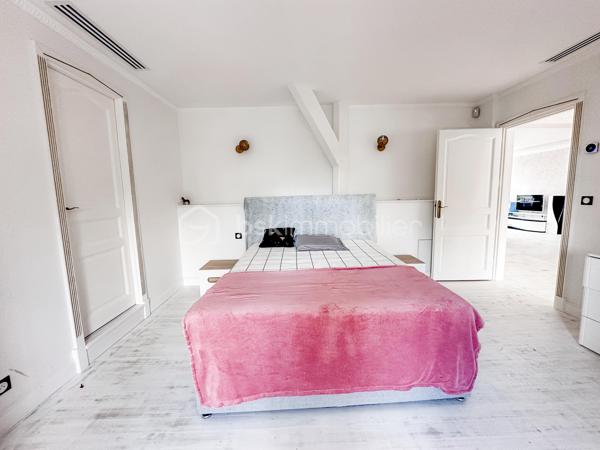 Demeure de 496,57 m²