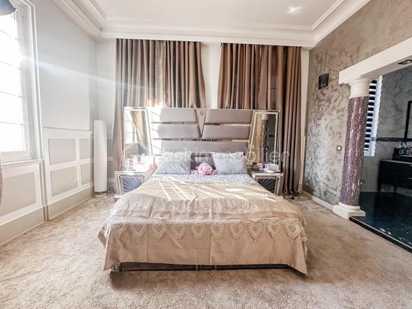 Demeure de 496,57 m²