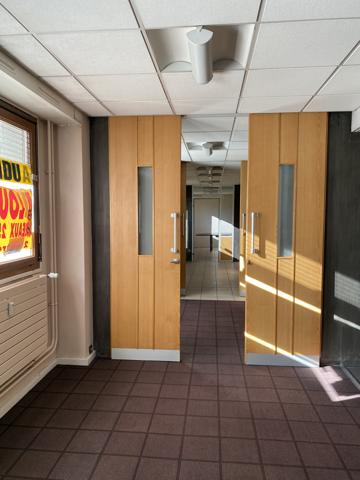 Bureau 14 pièces - 250 m²