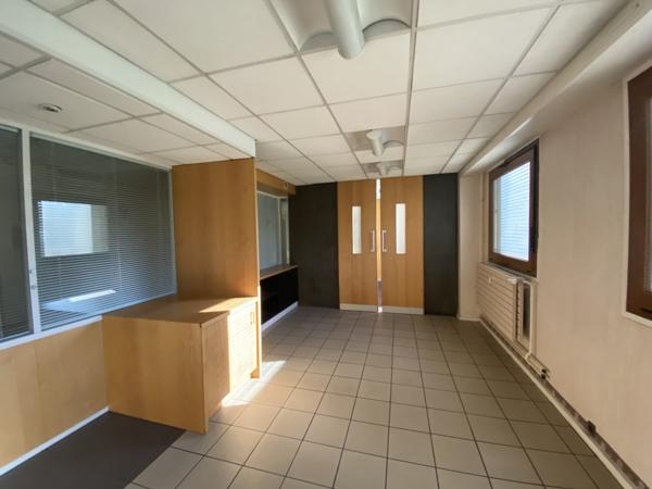 Bureau 14 pièces - 250 m²