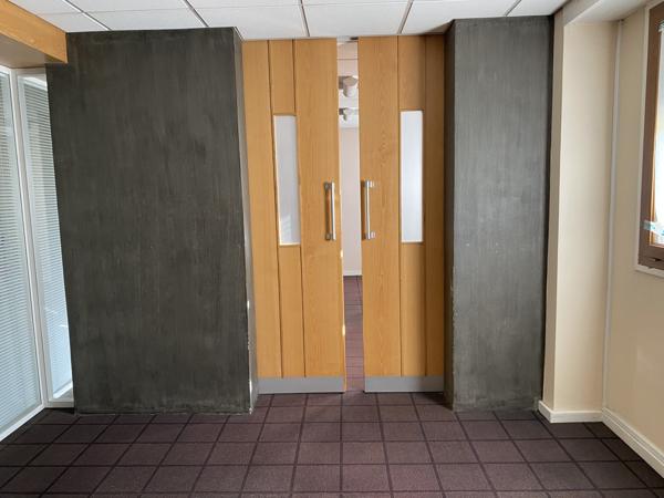 Bureau 14 pièces - 250 m²