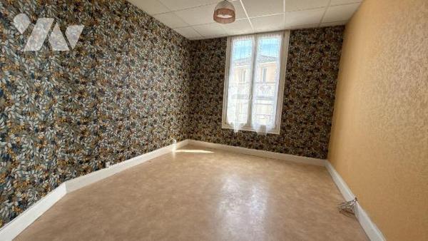 Appartement T4 à vendre à Saint-Memmie

Au c?ur de Saint-Memmie, nous vous proposons cet appa...