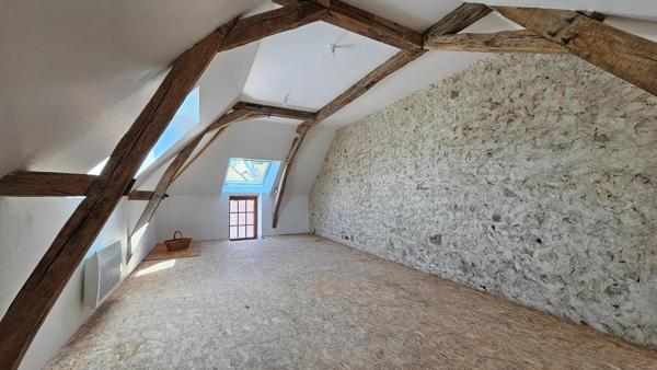 Maison de charme au cœur du village, avec jardin intimiste et beaux volumes familiaux