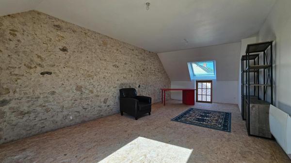 Maison de charme au cœur du village, avec jardin intimiste et beaux volumes familiaux
