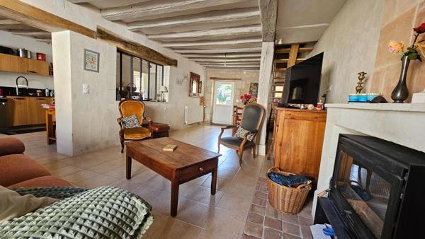Maison de charme au cœur du village, avec jardin intimiste et beaux volumes familiaux