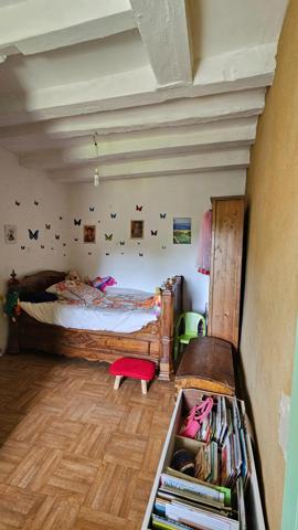 Maison de charme au cœur du village, avec jardin intimiste et beaux volumes familiaux