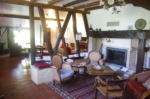 à VENDRE  ensemble immobilier de charme sur 3646 m² de terrain.
