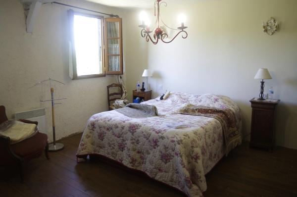 à VENDRE  ensemble immobilier de charme sur 3646 m² de terrain.