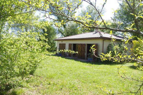à VENDRE  ensemble immobilier de charme sur 3646 m² de terrain.