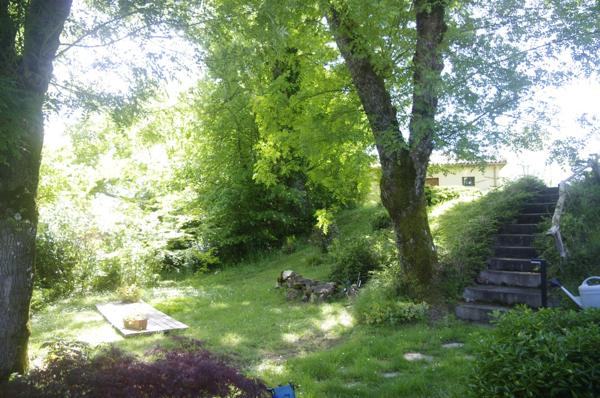 à VENDRE  ensemble immobilier de charme sur 3646 m² de terrain.
