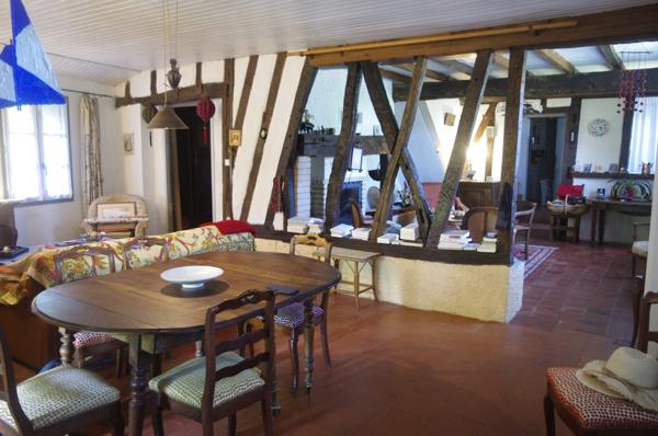 à VENDRE  ensemble immobilier de charme sur 3646 m² de terrain.
