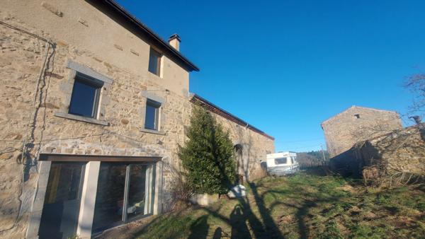 Manglieu (63)  Ferme en pierre sur 1,5 ha : pour bâtisseurs inspirés et amoureux dauthenticité