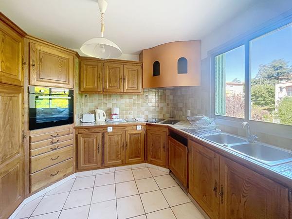 Appartement Manosque, 3 pièces, 78 m2 habitables, avec loggia, balcon et double garage