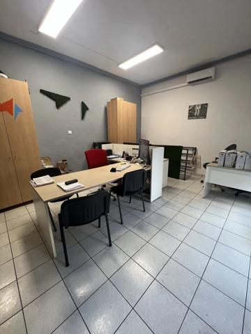 Vente                                                      Local commercial
                        
                     3 pièces                      70 m2                     à Perpignan