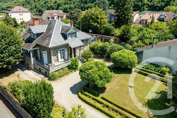 Maison à vendre  9 pièces - 230 m 2   DOMENE  - 38
