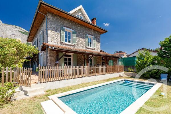 Maison à vendre  9 pièces - 230 m 2   DOMENE  - 38