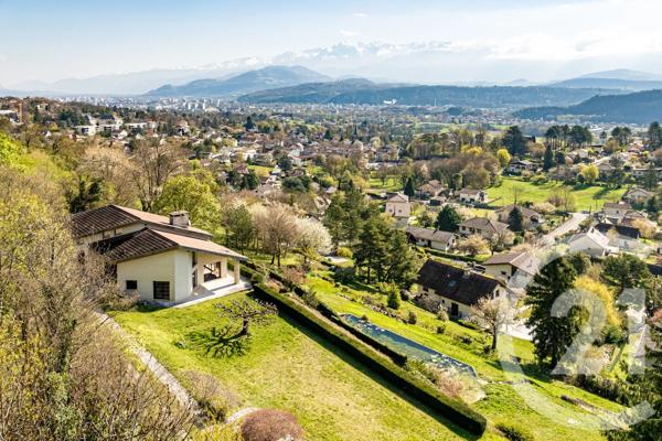 Maison à vendre  9 pièces - 230 m 2   DOMENE  - 38