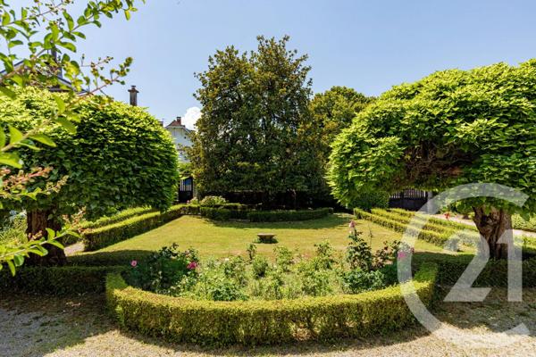 Maison à vendre  9 pièces - 230 m 2   DOMENE  - 38