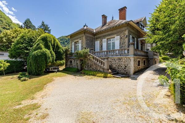 Maison à vendre  9 pièces - 230 m 2   DOMENE  - 38
