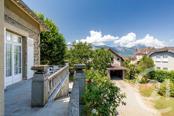 Maison à vendre  9 pièces - 230 m 2   DOMENE  - 38