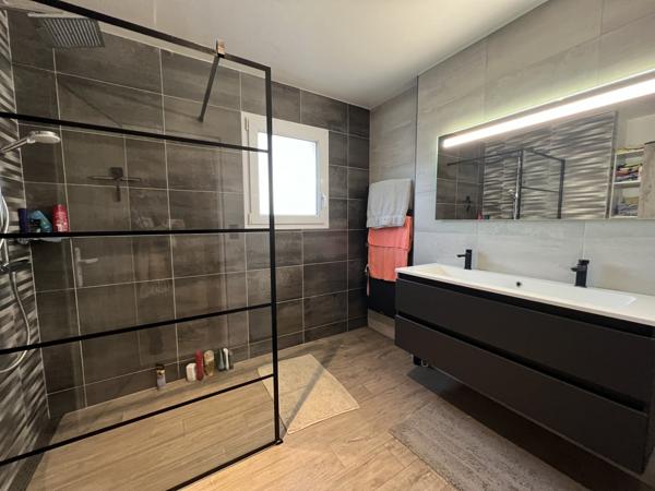 Maison de plain-pied proche d’un port, 115m2