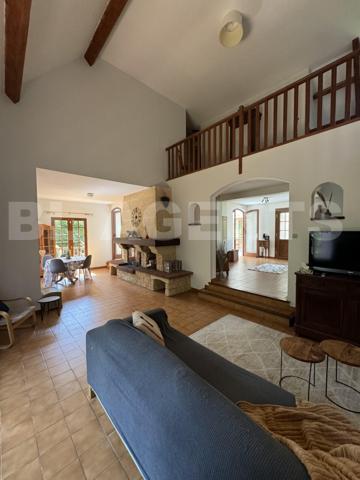 Maison 192.78 m² avec sous-sol totral Terrain 2450 m² Proche RER-P  LESCHES