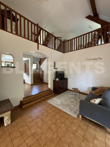 Maison 192.78 m² avec sous-sol totral Terrain 2450 m² Proche RER-P  LESCHES