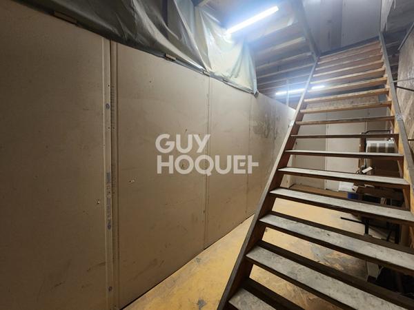 Grand espace de stockage divisé, clos et sécurisé