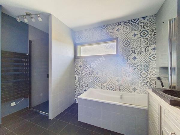 A vendre - Maison contemporaine avec 5 chambres, sur un terrain de plus de 700m2 au Lion d'Angers