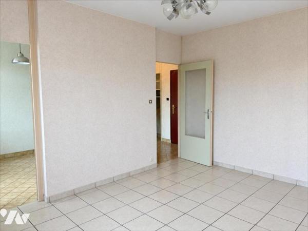 COGNIN - Centre ville - Face Mairie