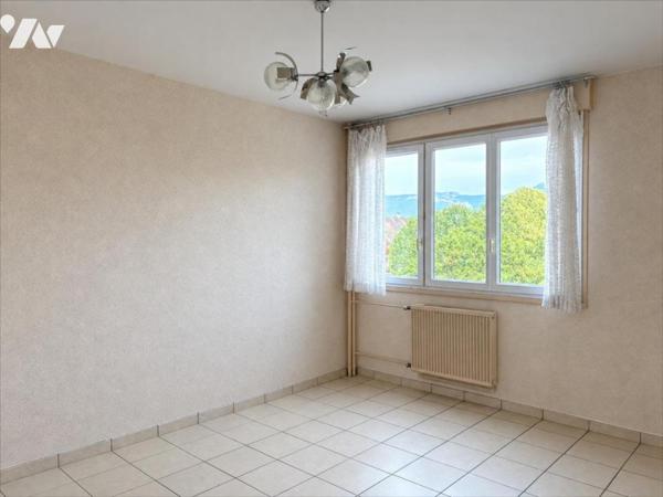 COGNIN - Centre ville - Face Mairie