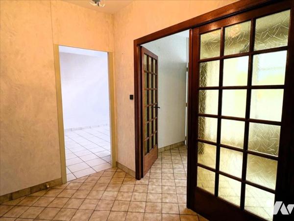 COGNIN - Centre ville - Face Mairie