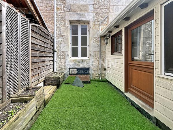 Appartement 1 chambre - cour privative - garage - Luçon
