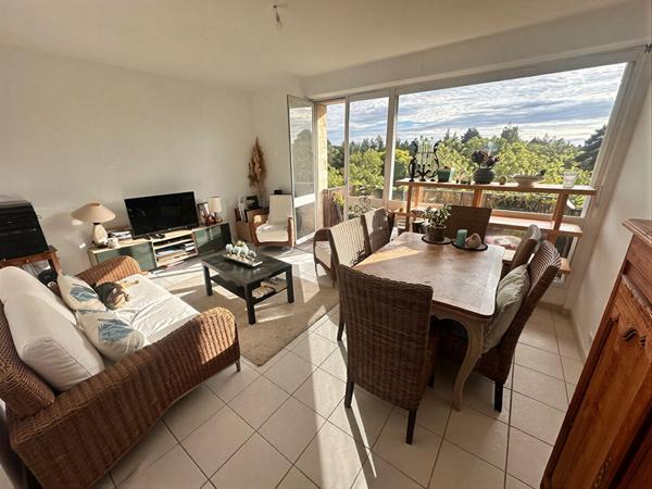 Appartement T5, 3 chambres, ascenseur, balcon