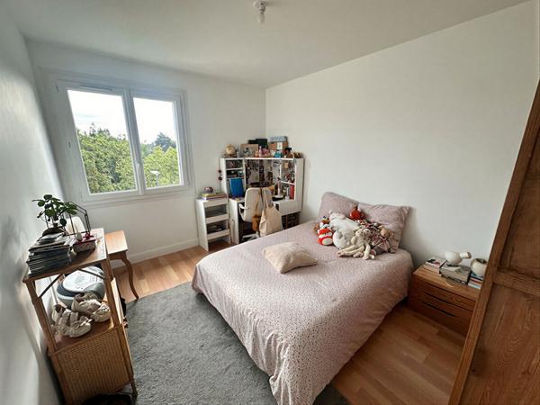 Appartement T5, 3 chambres, ascenseur, balcon