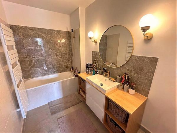 Appartement T5, 3 chambres, ascenseur, balcon