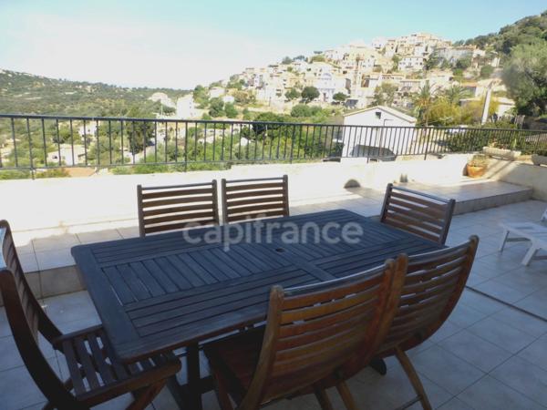 Appartement lumineux avec grande terrasse vue mer exceptionnelle au village de Lumio. Haute Corse