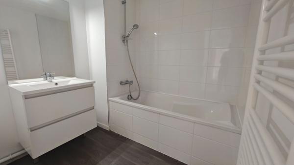 ST ERBLON - Magnifique appartement type 4 récent avec balcon !