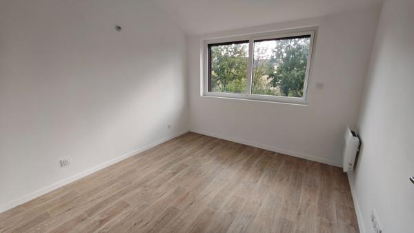ST ERBLON - Magnifique appartement type 4 récent avec balcon !