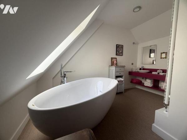 10 mn NORD DE CAEN - 10 mn DE LA MER - Maison d'Architecte - Piscine couverte - Terrain 2700 m2